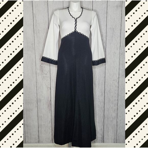 VTG Monochromatic Black & White Flare Sleeve Volup Maxi Dress - Picture 1 of 6
